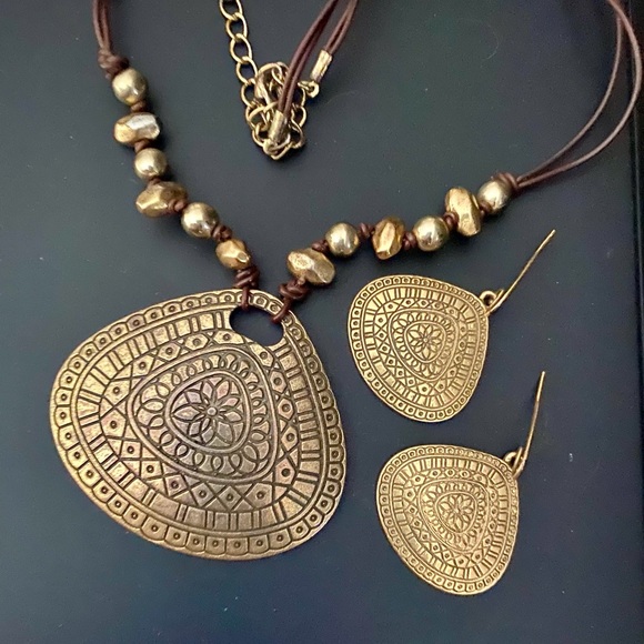Jewelry - Pretty Jewelry Set